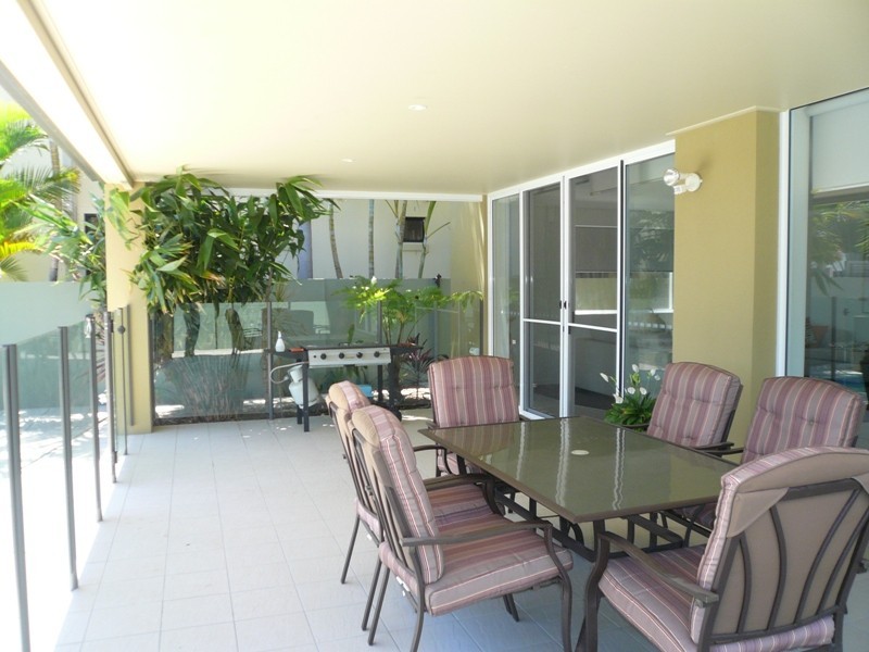 7a Vespa Cr, Surfers Paradise QLD 4217
