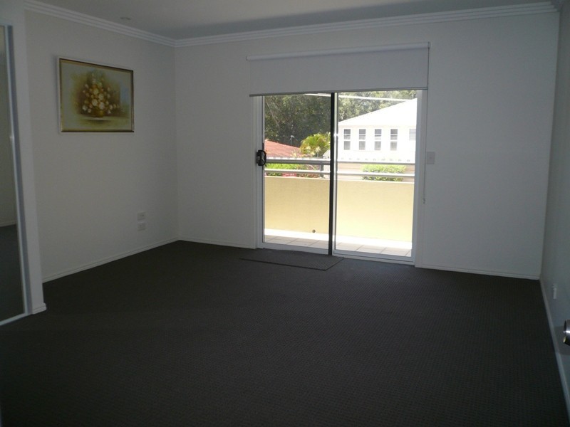 7a Vespa Cr, Surfers Paradise QLD 4217