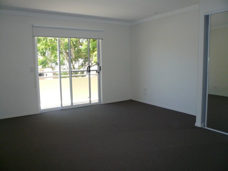 7a Vespa Cr, Surfers Paradise QLD 4217