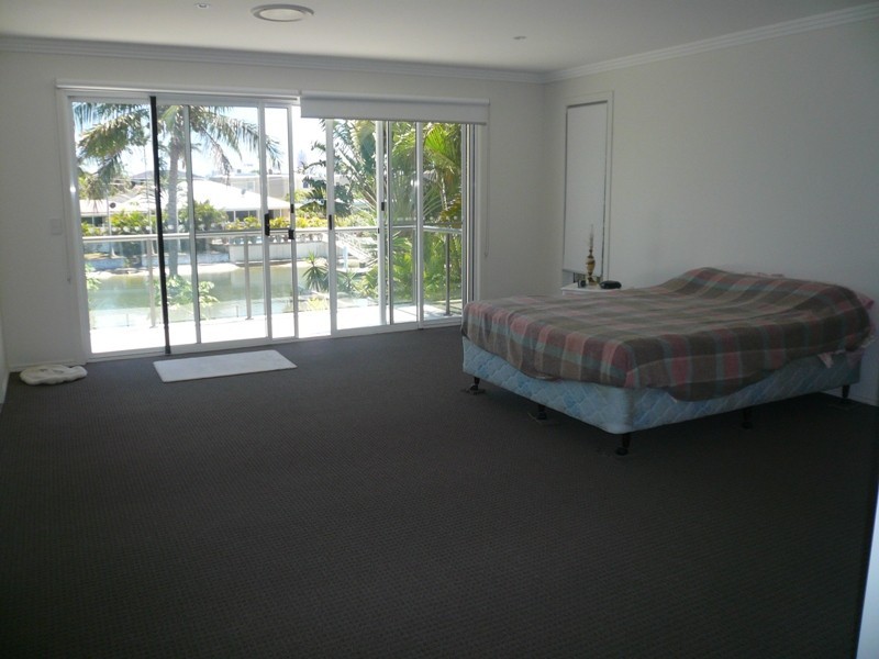 7a Vespa Cr, Surfers Paradise QLD 4217