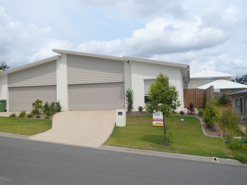2/11 Hackney Crt, Upper Coomera QLD 4209