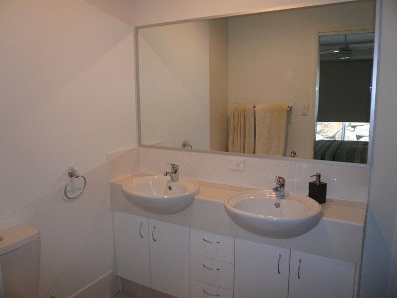 2/11 Hackney Crt, Upper Coomera QLD 4209