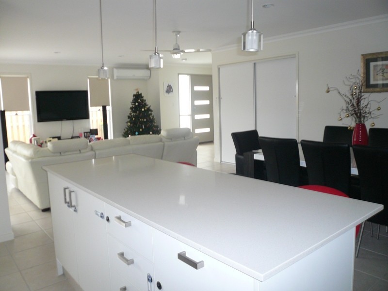 2/11 Hackney Crt, Upper Coomera QLD 4209