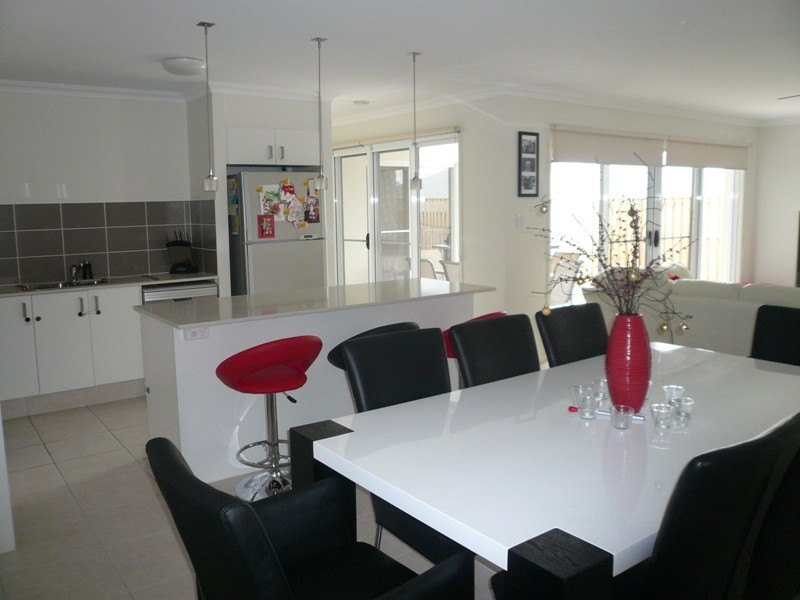 2/11 Hackney Crt, Upper Coomera QLD 4209