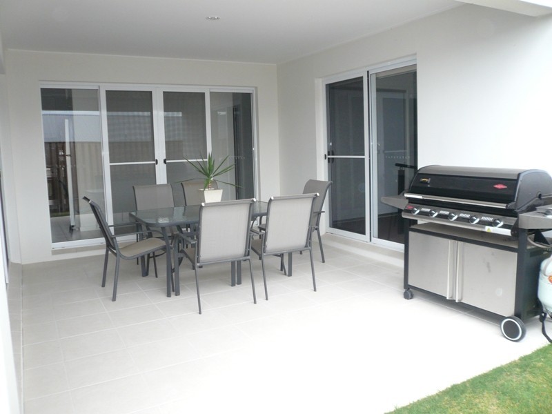 2/11 Hackney Crt, Upper Coomera QLD 4209