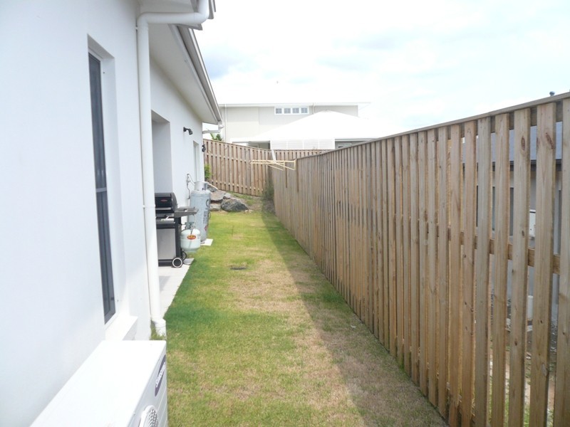 2/11 Hackney Crt, Upper Coomera QLD 4209