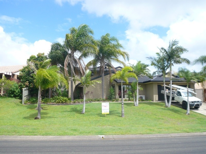 19 Jack Nicklaus Way, Parkwood QLD 4214