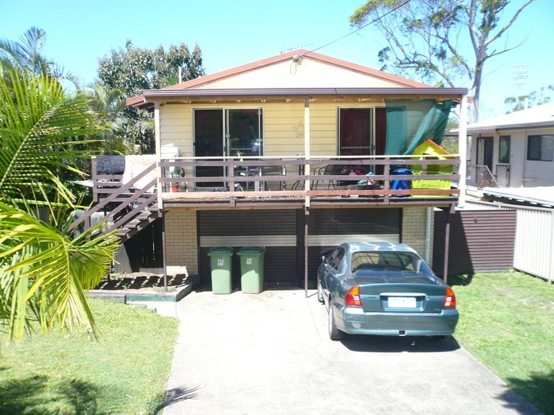 354 Government Rd, Labrador QLD 4215