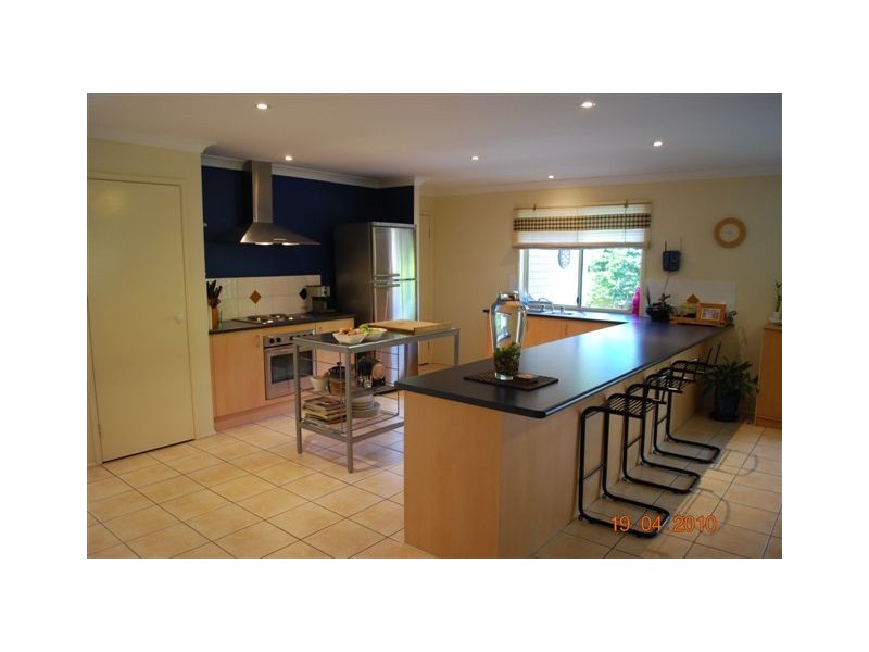 10 Valmadre Crt, Petrie QLD 4502