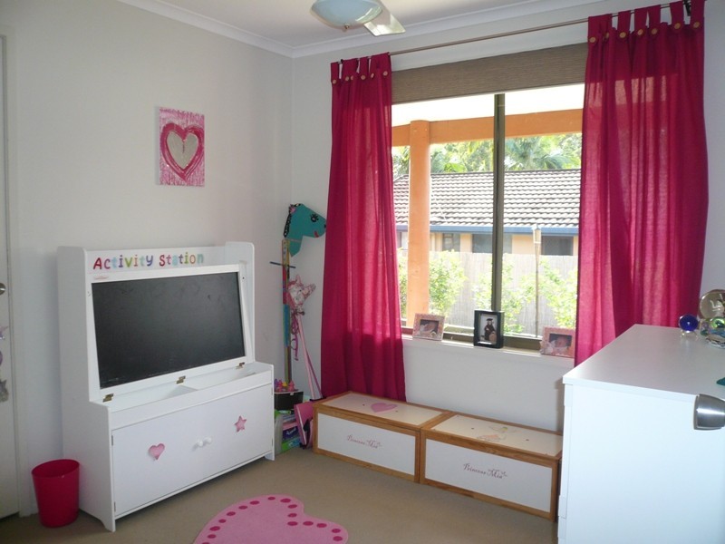 6 Wilga Grove, Ashmore QLD 4214
