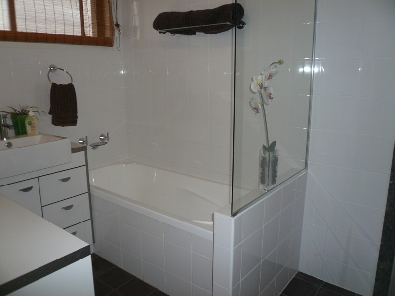 6 Wilga Grove, Ashmore QLD 4214