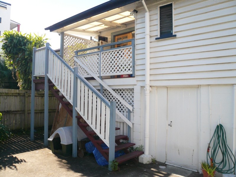 6 Little Norman St, Southport QLD 4215