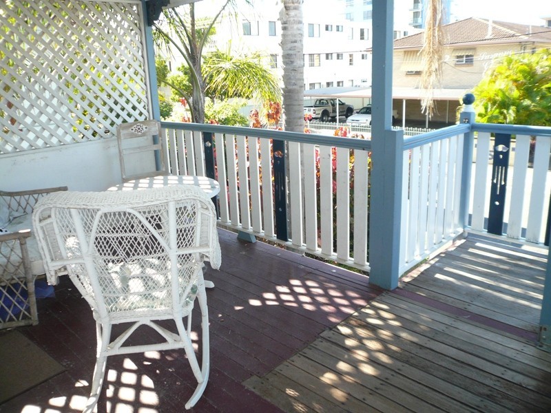 6 Little Norman St, Southport QLD 4215
