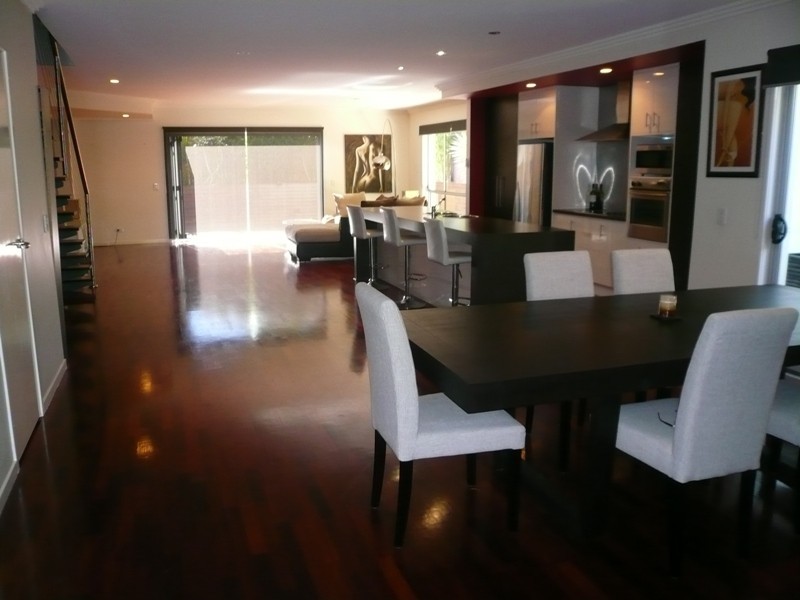 1/131 Falconer St, Southport QLD 4215