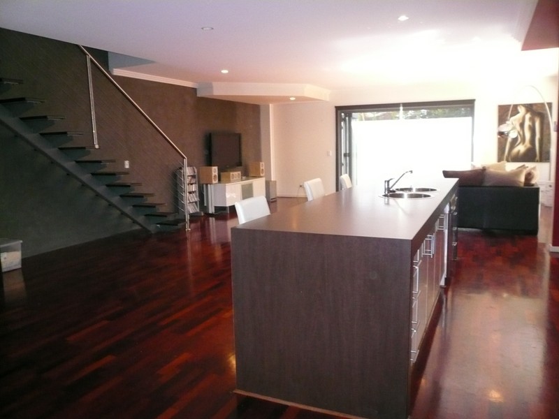 1/131 Falconer St, Southport QLD 4215