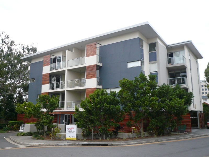 10/5  Carey Lane, Southport QLD 4215