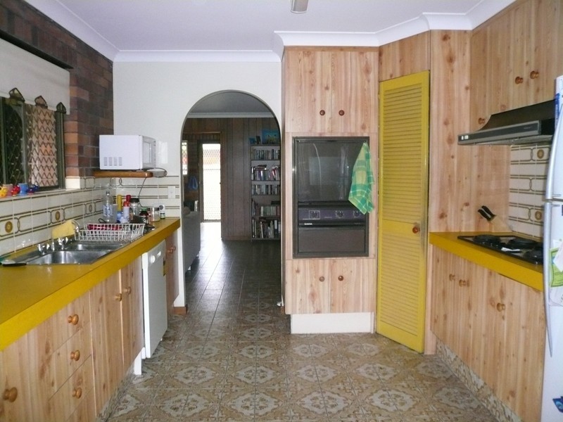 9 Daru Ave, Runaway Bay QLD 4216