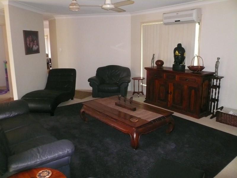 4 Laysan Cr, Oxenford QLD 4210