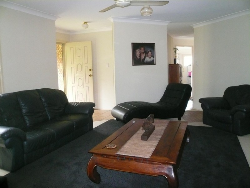 4 Laysan Cr, Oxenford QLD 4210