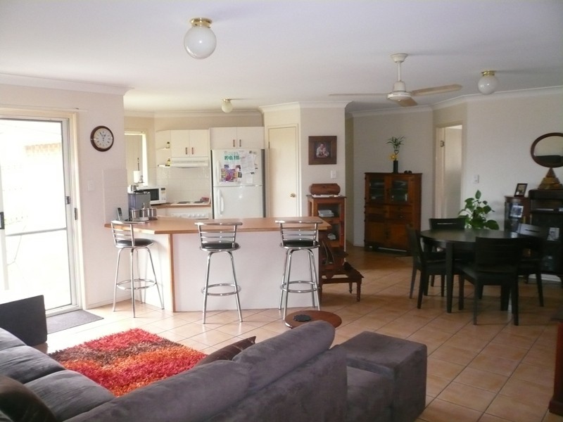 4 Laysan Cr, Oxenford QLD 4210