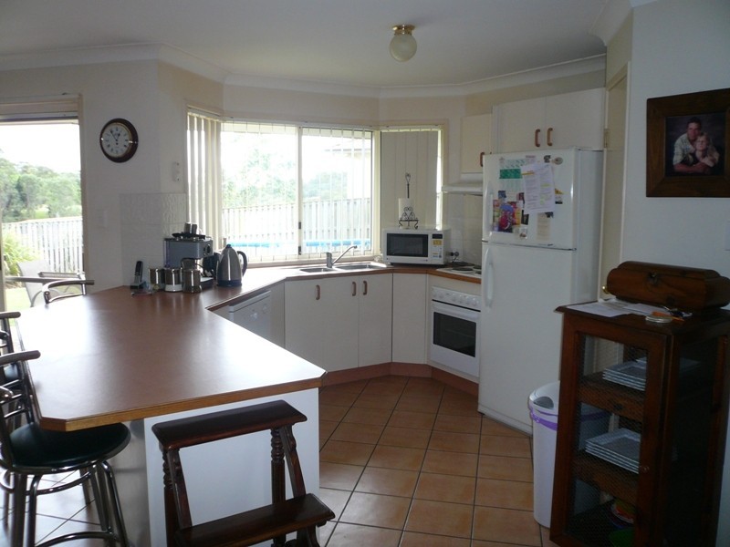 4 Laysan Cr, Oxenford QLD 4210