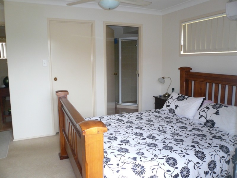 4 Laysan Cr, Oxenford QLD 4210