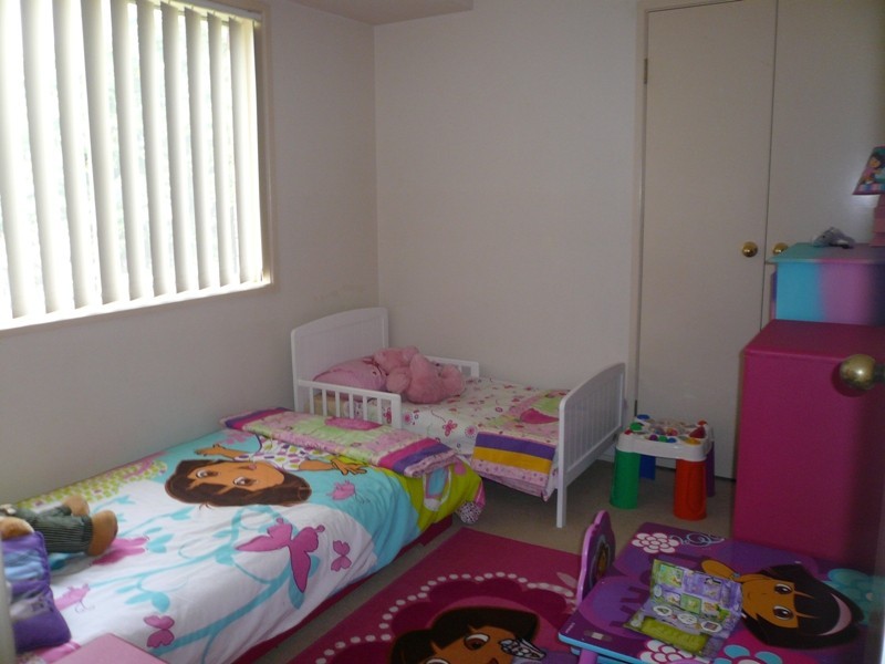 4 Laysan Cr, Oxenford QLD 4210