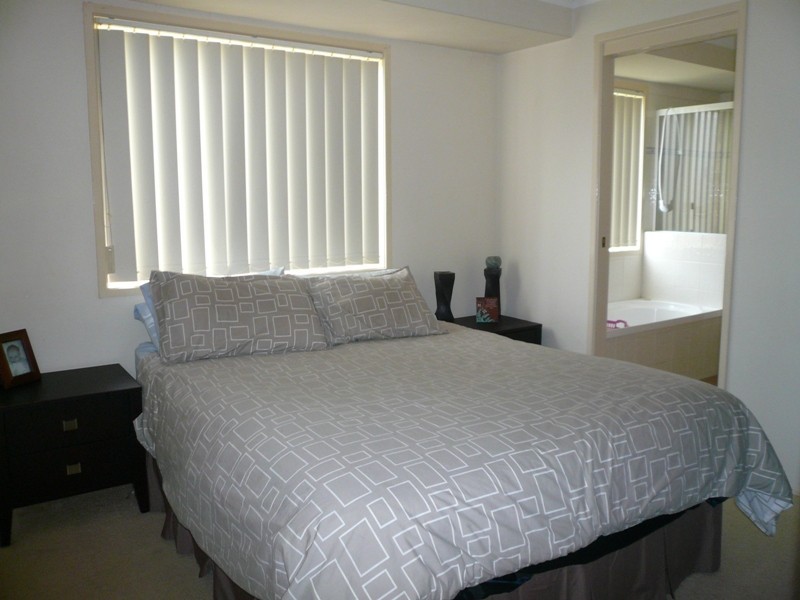 4 Laysan Cr, Oxenford QLD 4210