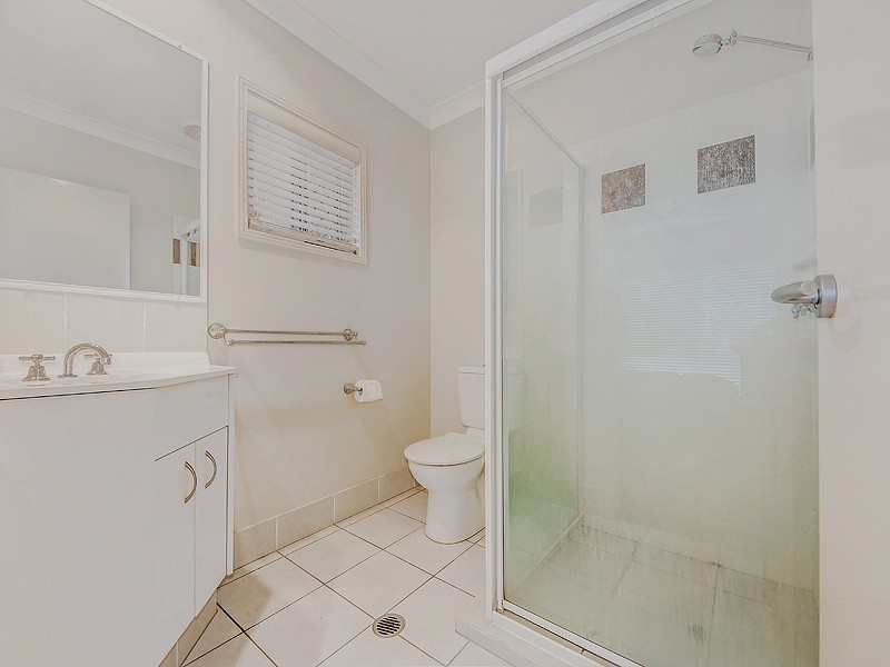 2/2 Pilar Court, Molendinar QLD 4214