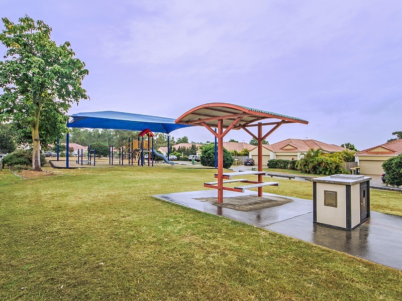 2/2 Pilar Court, Molendinar QLD 4214