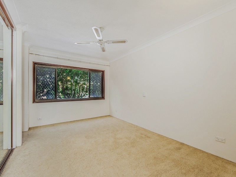 1/268 Marine Parade, Labrador QLD 4215