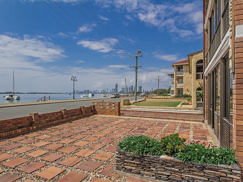 1/268 Marine Parade, Labrador QLD 4215