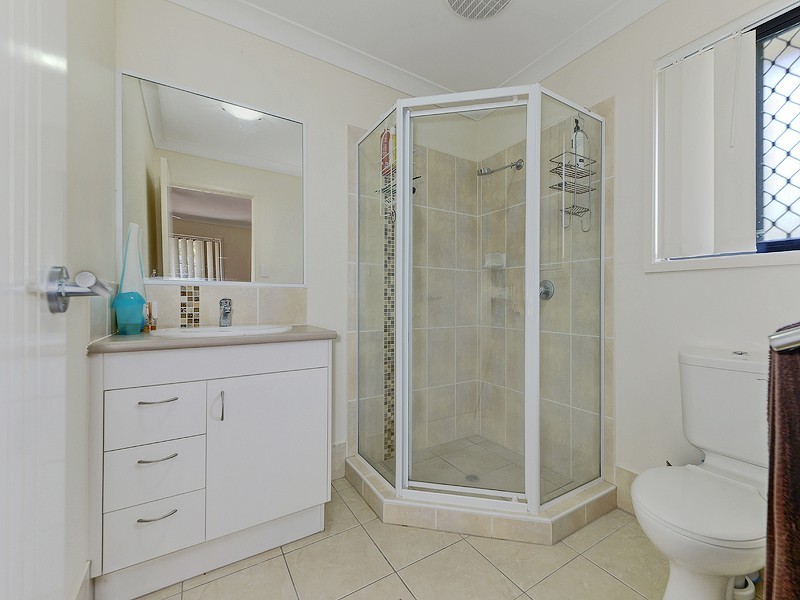 1-2/6 Crestwood Court, Kurwongbah QLD 4503