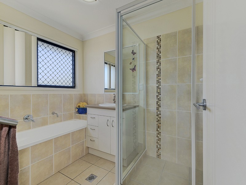 1-2/6 Crestwood Court, Kurwongbah QLD 4503