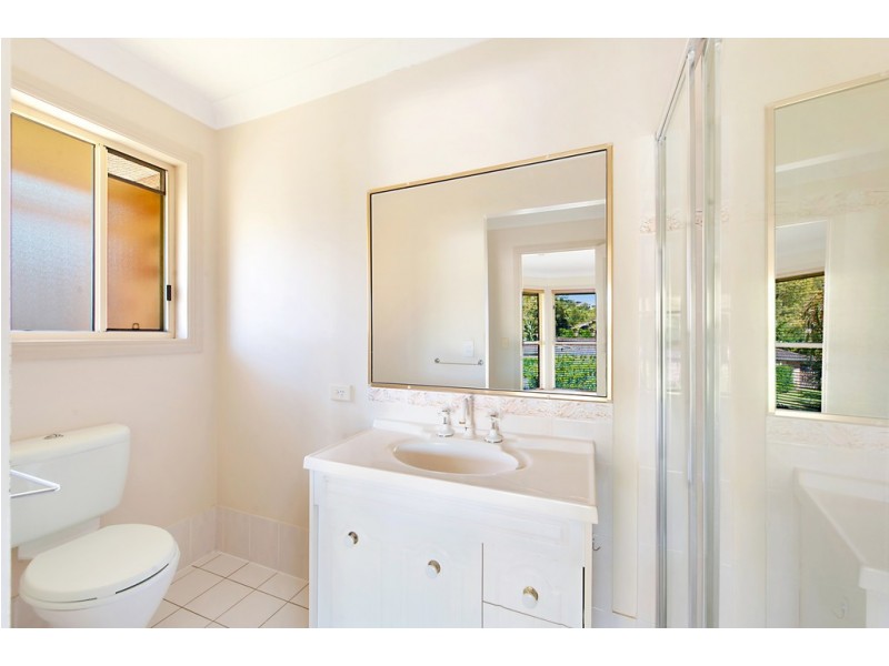 11 White Cap Close, Pacific Pines QLD 4211