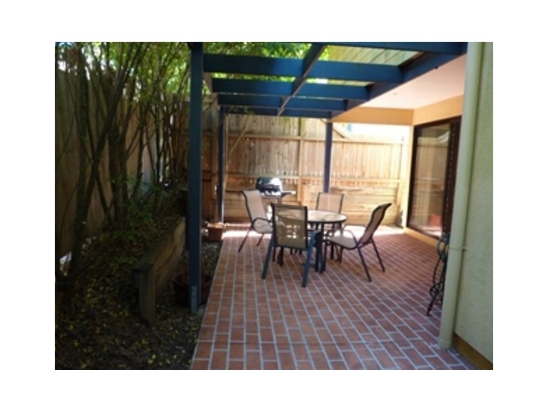 2/10 Lambton Street, Annerley QLD 4103