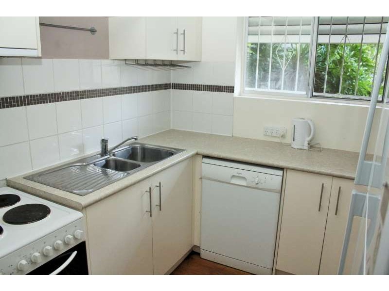 2/4 Stanley Street, Indooroopilly QLD 4068