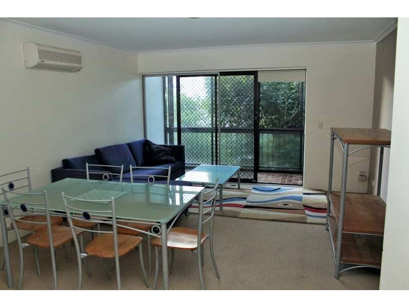 2/4 Stanley Street, Indooroopilly QLD 4068