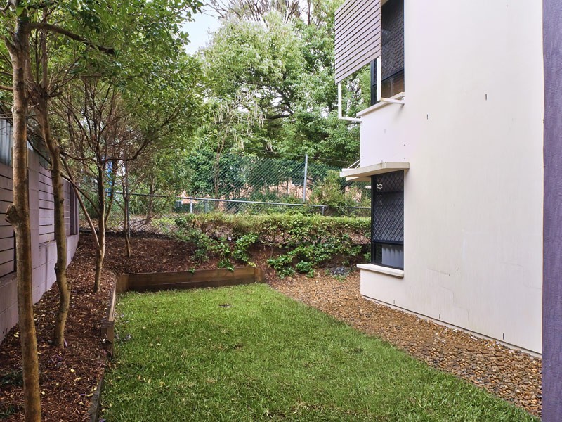 2/42 Hilltop Ave, Chermside QLD 4032