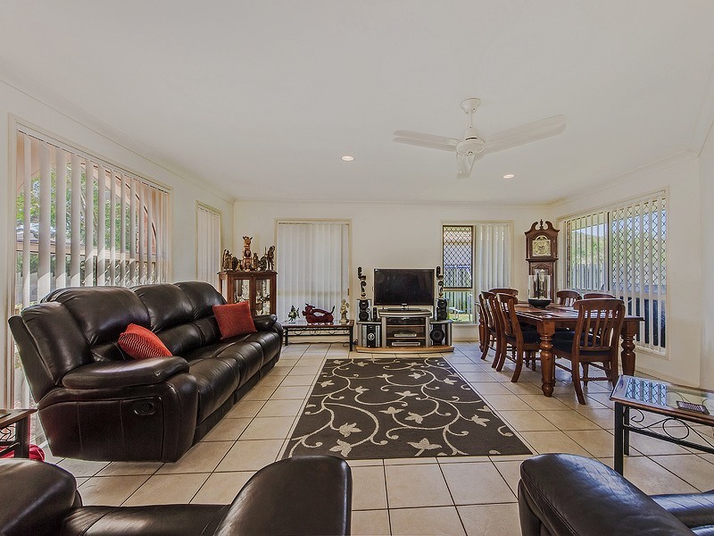 27 Barrs Avenue, Oxenford QLD 4210