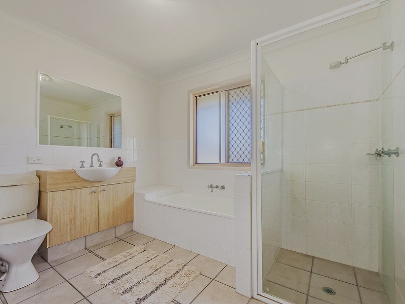 27 Barrs Avenue, Oxenford QLD 4210