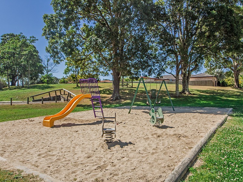 27 Barrs Avenue, Oxenford QLD 4210