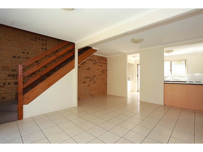 3/2 Tingi Avenue, Tanah Merah QLD 4128