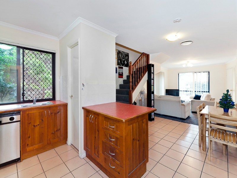 4/7 Curtis Street, Norman Park QLD 4170