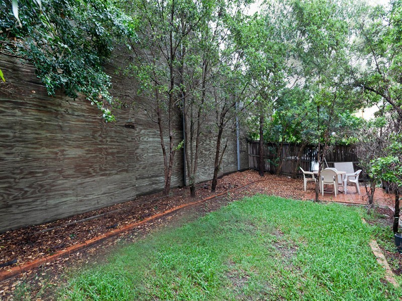 4/7 Curtis Street, Norman Park QLD 4170