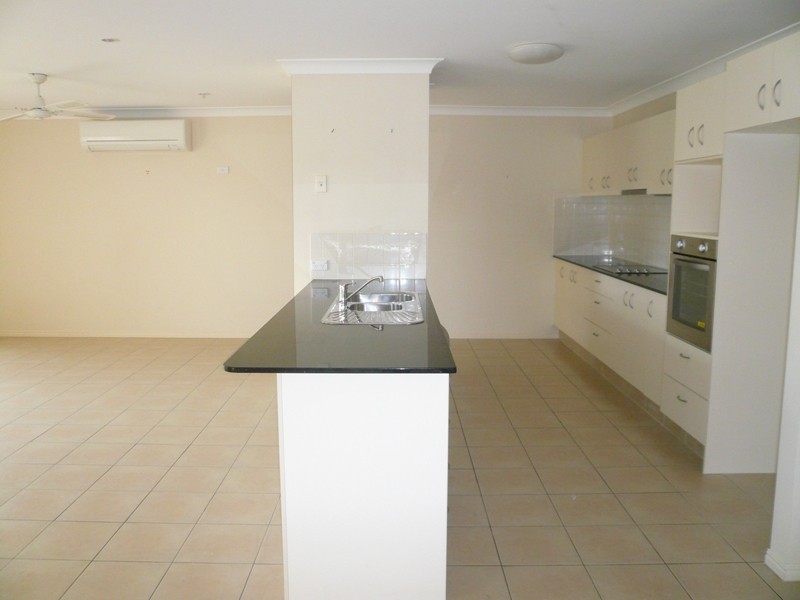10 Noelene Lane, Arundel QLD 4214