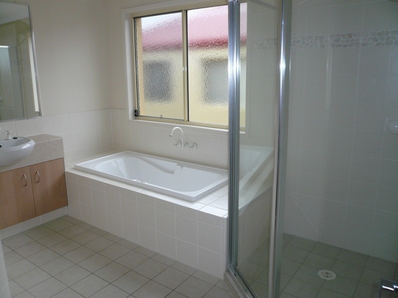 10 Noelene Lane, Arundel QLD 4214