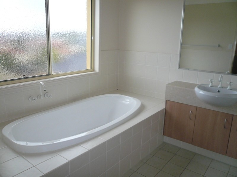 10 Noelene Lane, Arundel QLD 4214