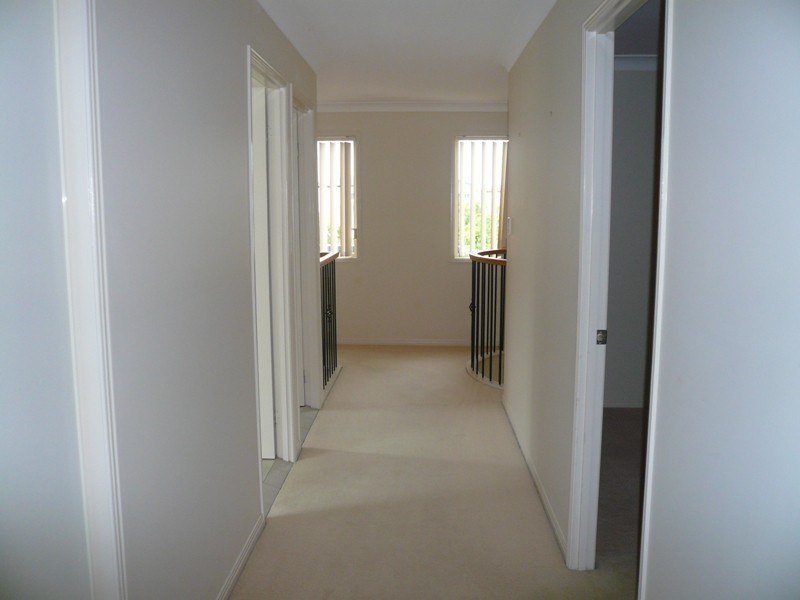 10 Noelene Lane, Arundel QLD 4214