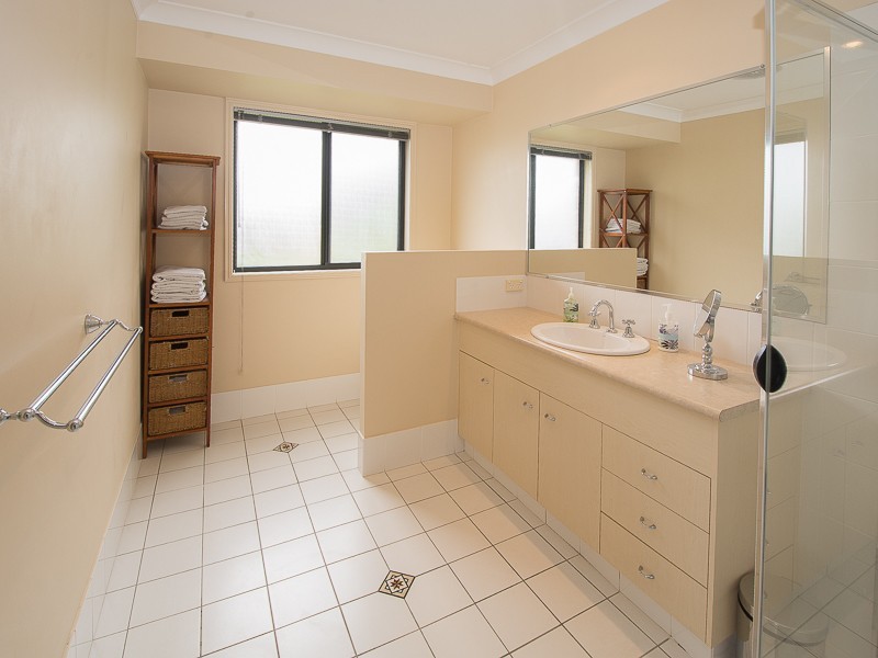 2 Riverina Court, Mudgeeraba QLD 4213